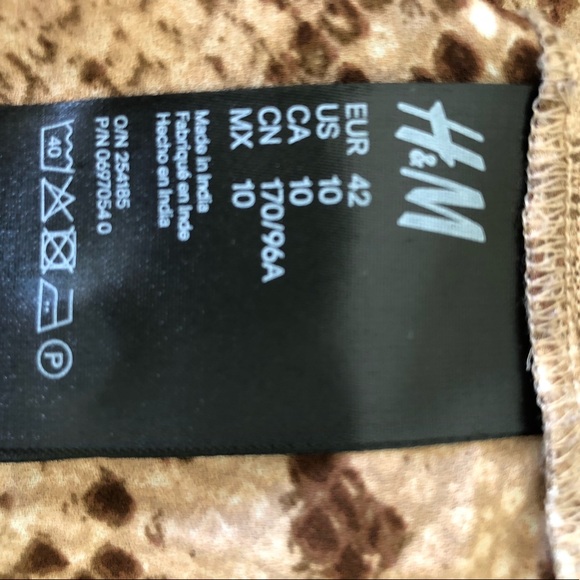 H&M Blouse Button down Women, Size10, Long Sleeve, V Neck, Animal print, - Picture 5 of 5